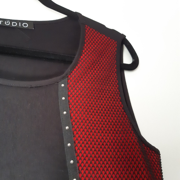 Little black dress with mesh and studs - Picture 2 of 3